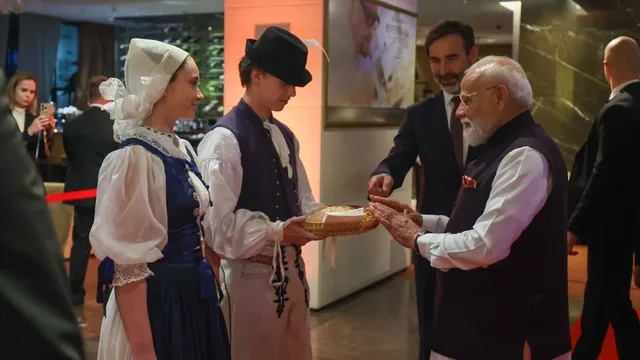 PM Modi Slovakia Visit: рд╡рдВрджреЗ рдорд╛рддрд░рдореН рдХреА рдЧреВрдВрдЬ рдХреЗ рдмреАрдЪ рд╣реБрдЖ рдРрддрд┐рд╣рд╛рд╕рд┐рдХ рд╕реНрд╡рд╛рдЧрдд