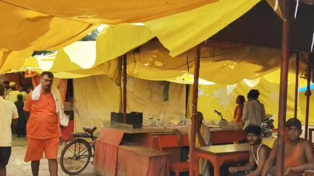 Police force arriving at the scene after the Gorakhpur Tarkulha Temple Clash between two groups over a gate installation.