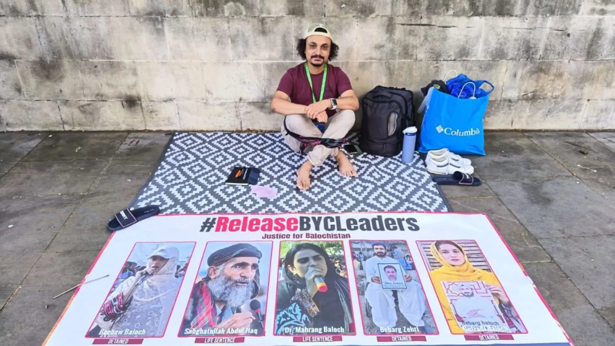 पाकिस्तान सरकार के खिलाफ ब्रिटेन में प्रदर्शन, बलोच कार्यकर्ता ने 10 डाउनिंग स्ट्रीट के बाहर शुरू की भूख हड़ताल