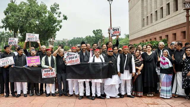 NEET पेपर लीक पर संसद में गतिरोध जारी, सरकार बोली- चर्चा को तैयार