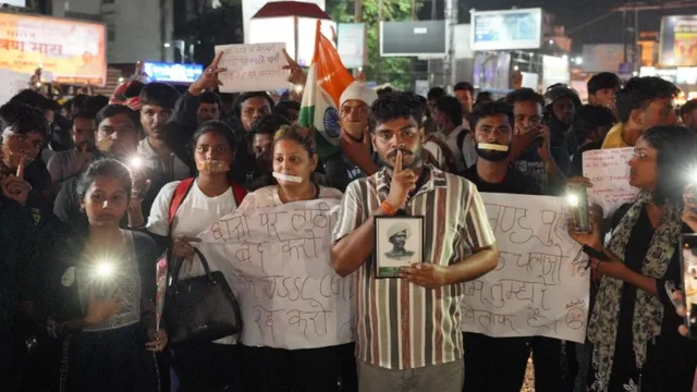 JPSC Aspirants Silent Protest: रांची में छात्रों का मौन जुलूस, पुलिस को फूल देकर दिखाई ‘गांधीगीरी’