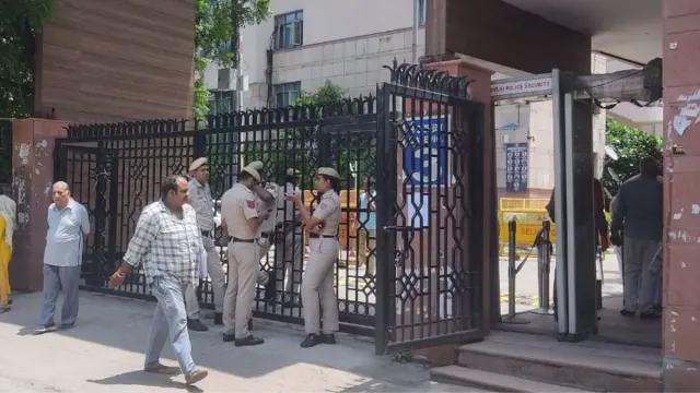 Saket Court Denies Transit Bail: होटल में ठहरने के आधार पर नहीं मिलेगी कानूनी सुरक्षा, साइबर फ्रॉड के आरोपी को साकेत कोर्ट से बड़ा झटका