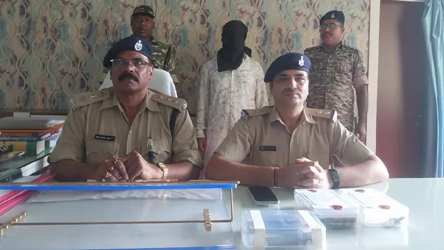 निखार सबलोक हत्याकांड: पुलिस के शिकंजे में आया कुख्यात सिंटू सिंह, वारदात में प्रयुक्त पिस्तौल और बाइक बरामद