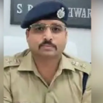 Police officers holding security briefing for बागेश्वर छात्रसंघ चुनाव in Bageshwar.