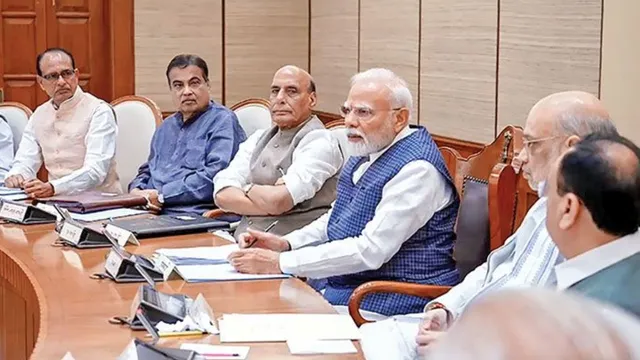 Modi Cabinet Reshuffle: यूपी चुनाव से पहले मोदी मंत्रिमंडल में बड़ा उलटफेर, हरदीप पुरी और बीएल वर्मा की विदाई तय!