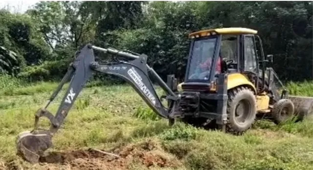 देवरिया में आरएसएस कार्यकर्ता की हत्या के बाद गरजा बुलडोजर, सरकारी जमीन से हटा अवैध कब्जा