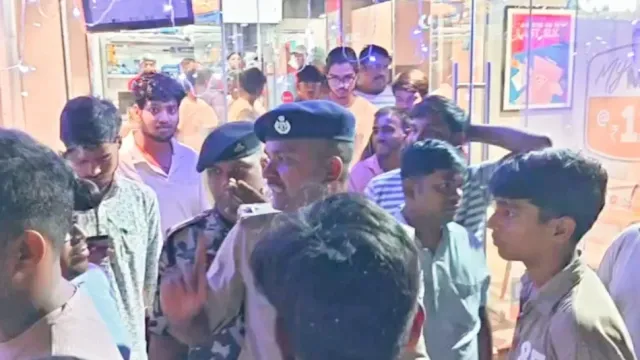 बक्सर में दुर्गा पूजा पंडाल के पास बिक रहा था नॉनवेज, भड़के लोग तो पहुंची पुलिस; जानिए पूरा मामला